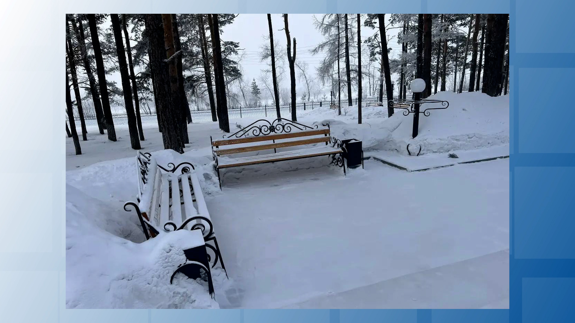 {Обустроили территорию школы искусств}