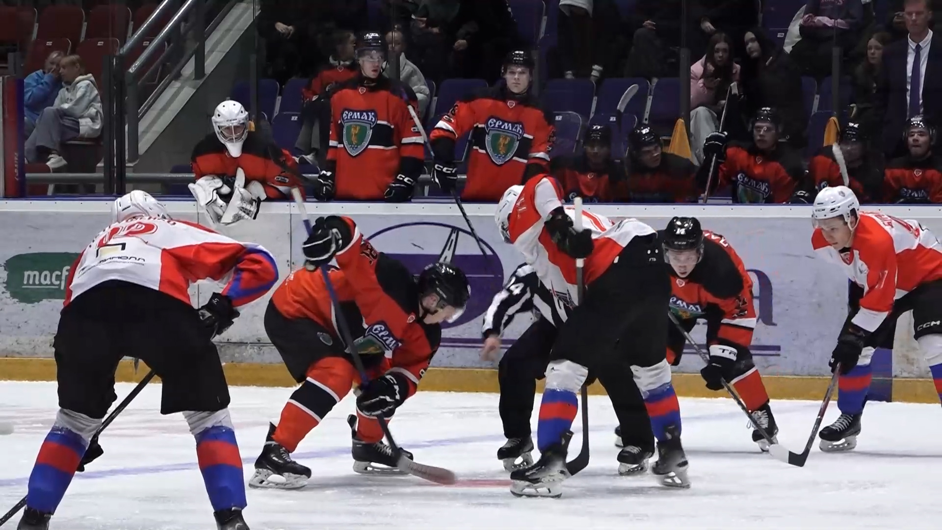 {Первый матч хоккейного сезона}