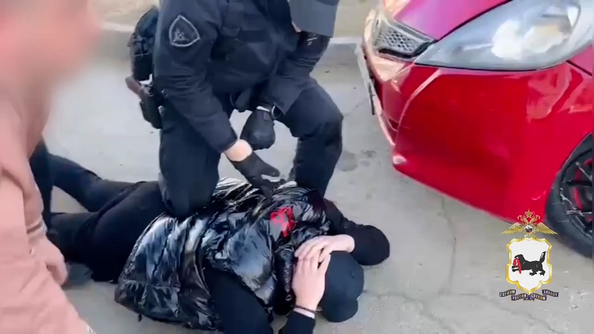 {Поймали «теневых банкиров»}