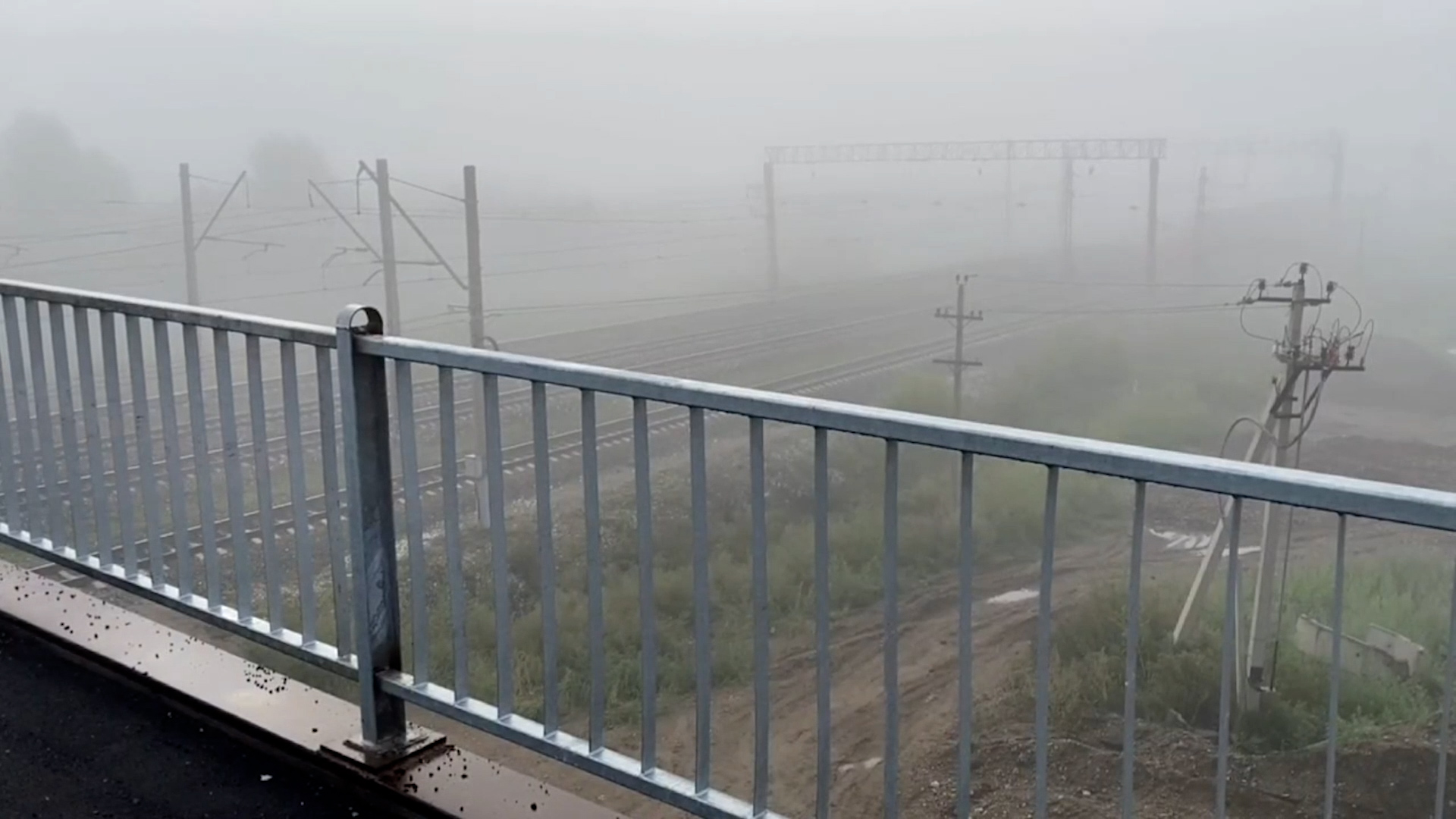 {Открыли путепровод }