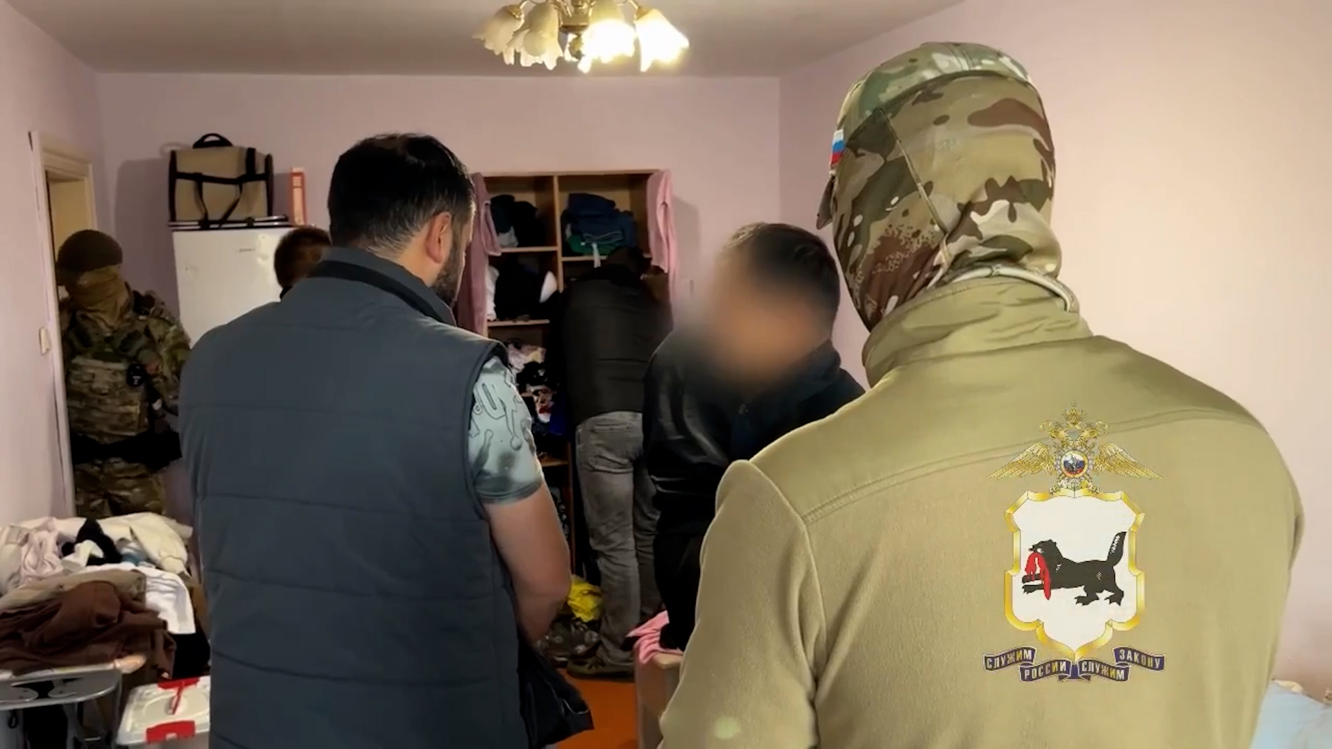 {Продавали наркотики вахтовикам}