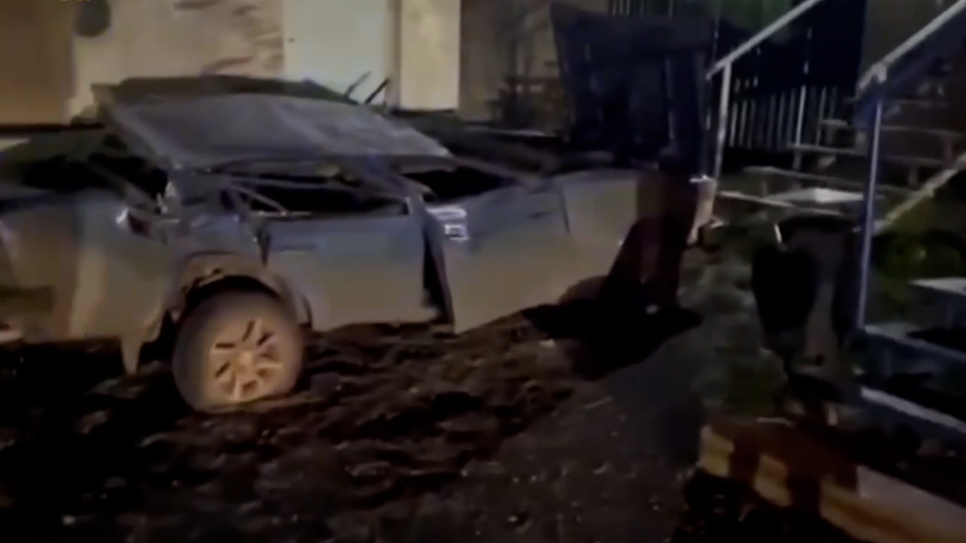 {Ехал ночью и врезался в киоск}