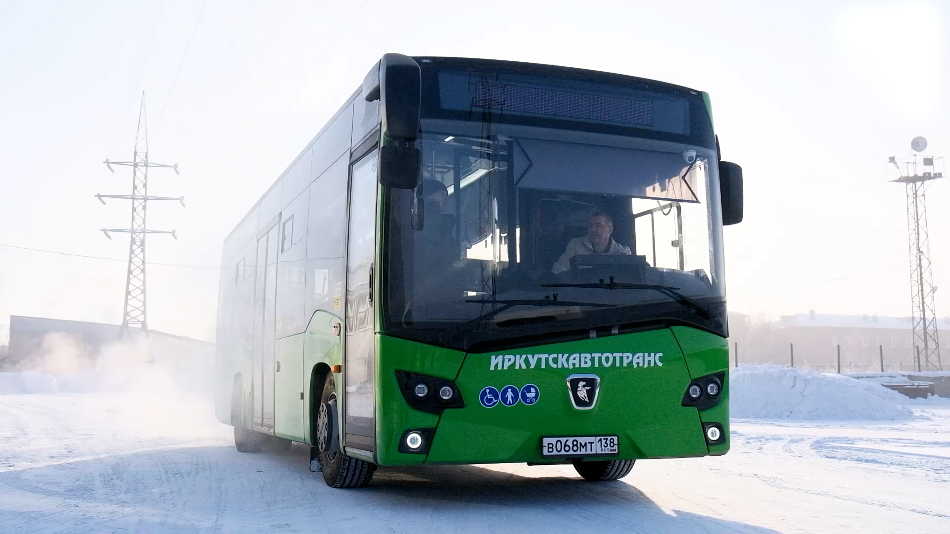 {Наградили водителей автобусов}