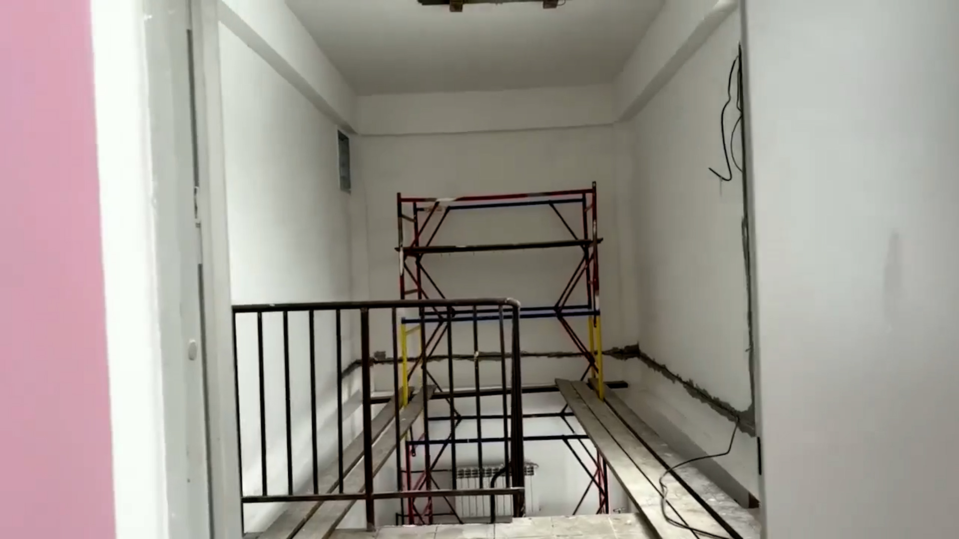 {Строят новую школу}