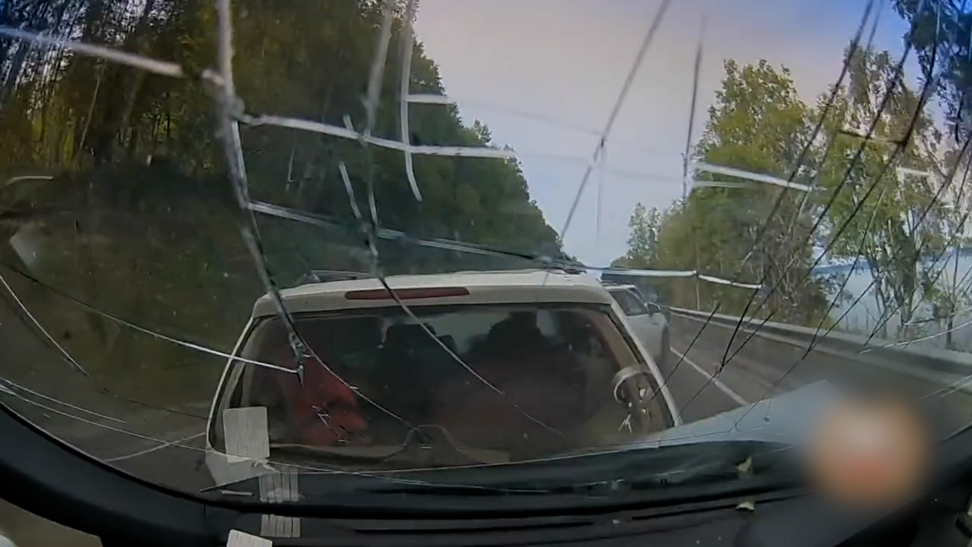 {Врезался в шесть машин }