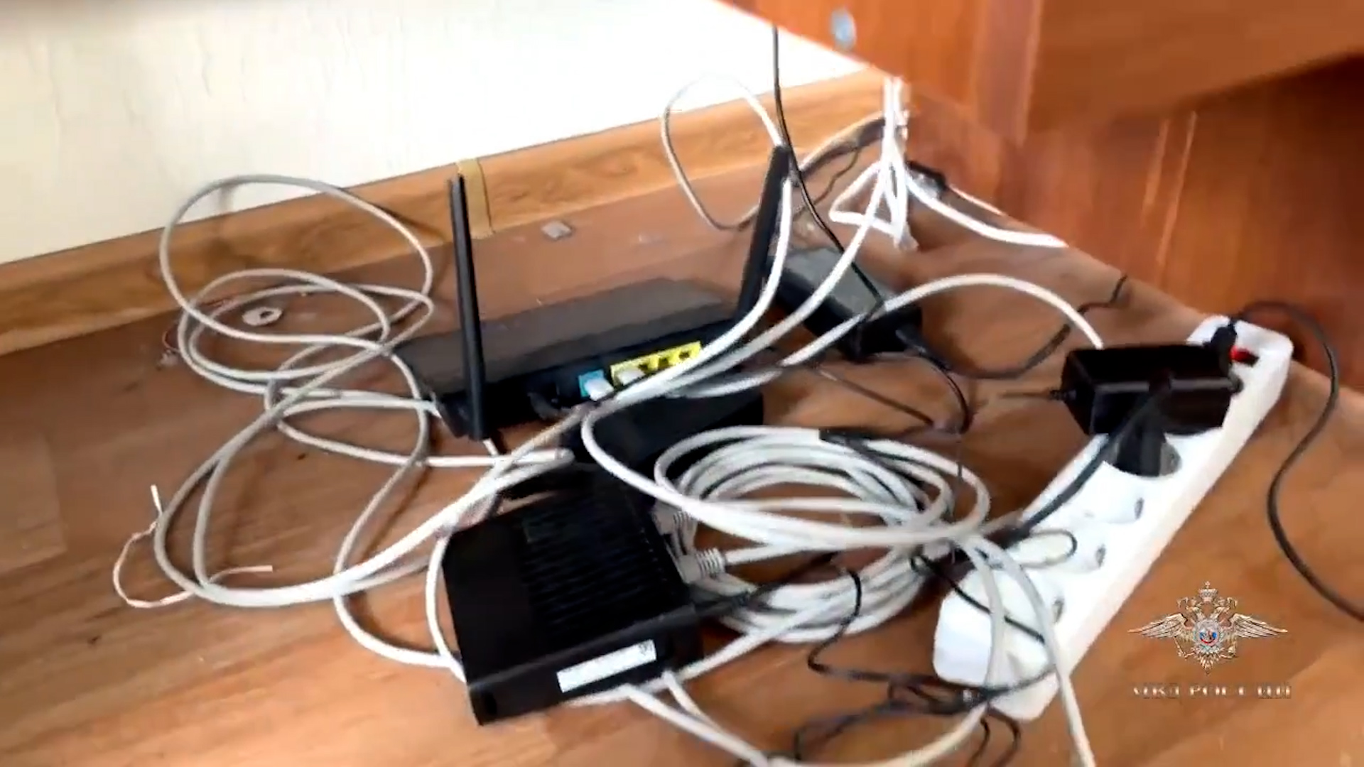 {Задержали пособников аферистов}