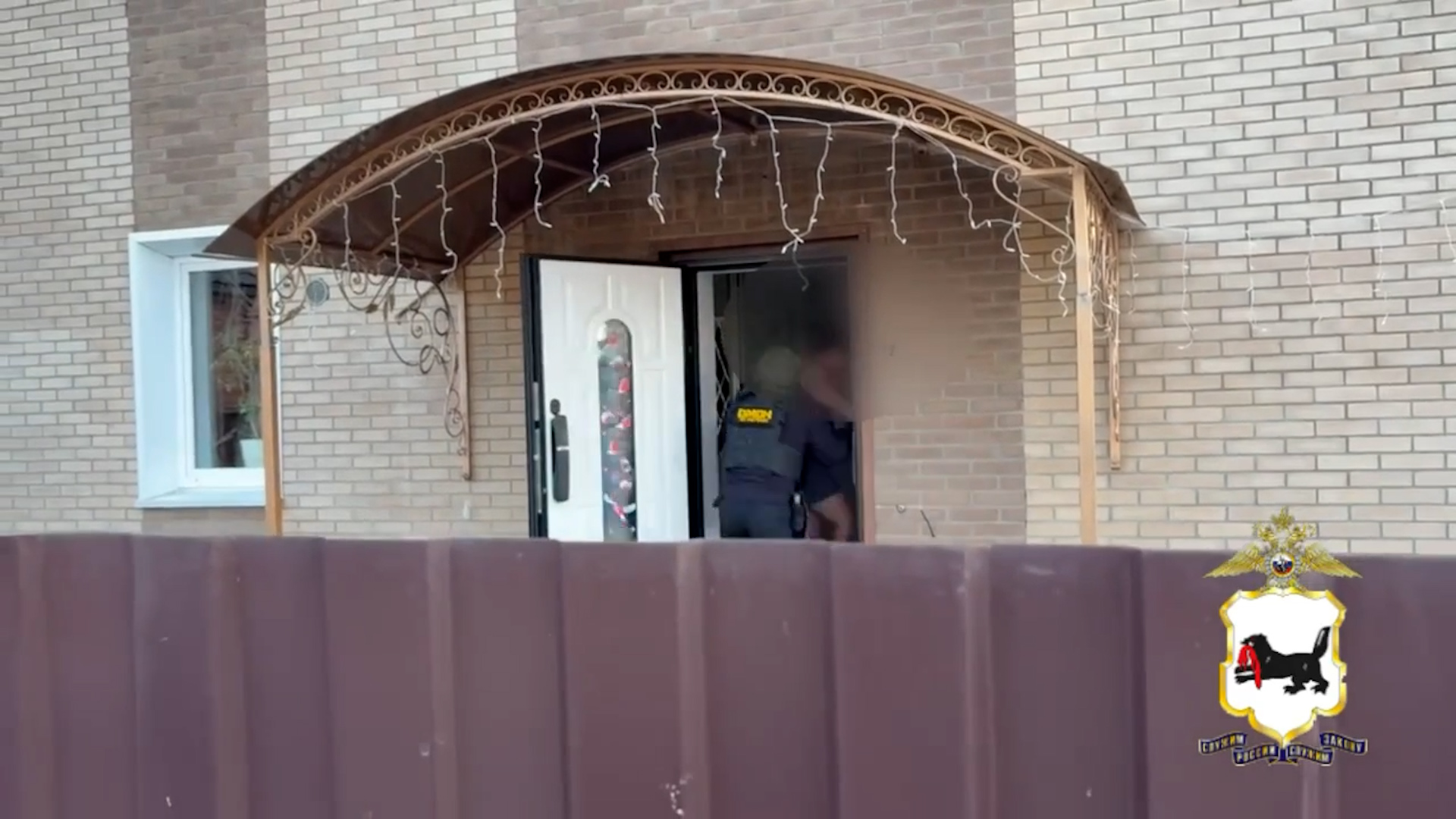 {Занимался подкупом }