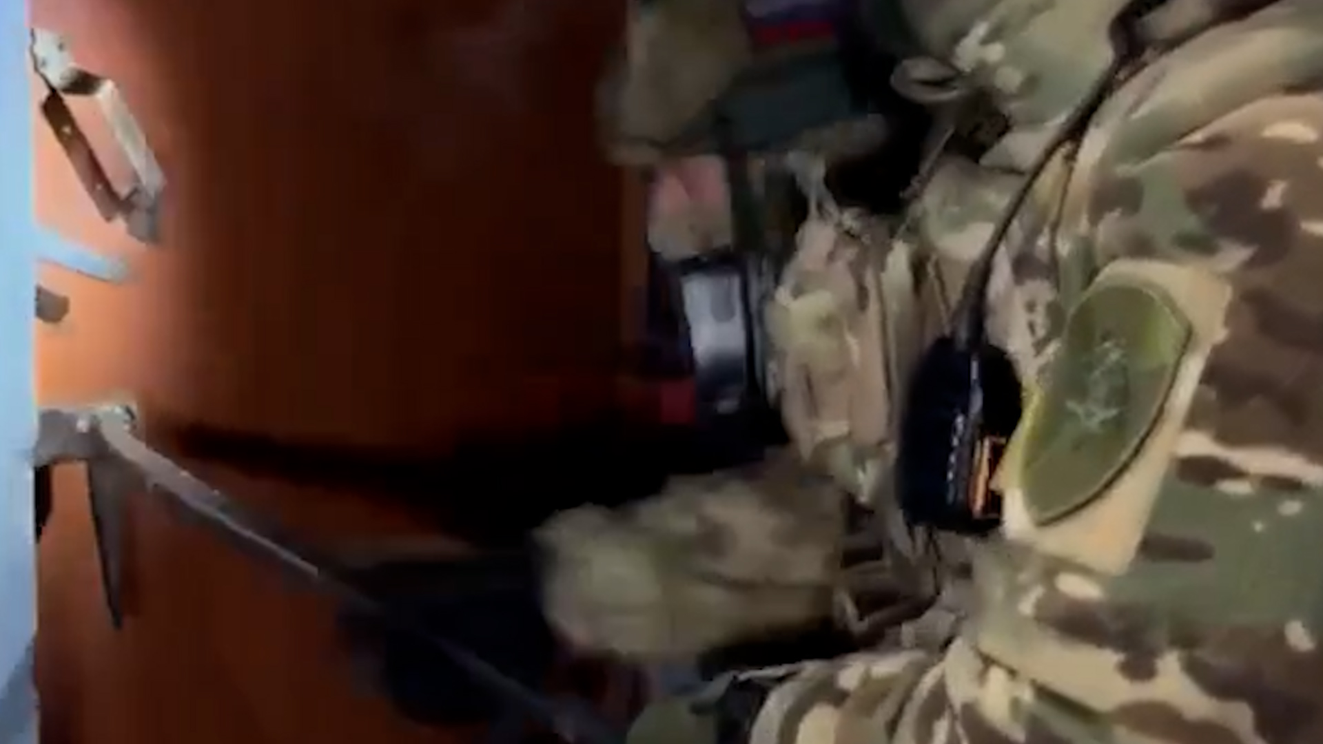 {Распространял чужие данные}