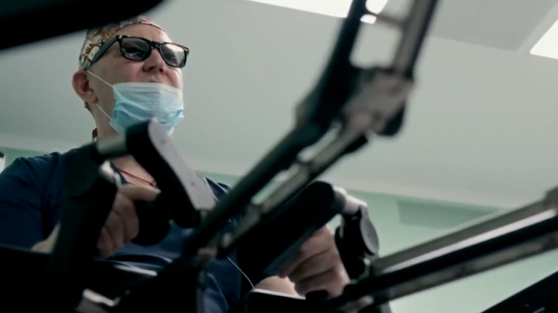 {Премьера фильма о хирурге}