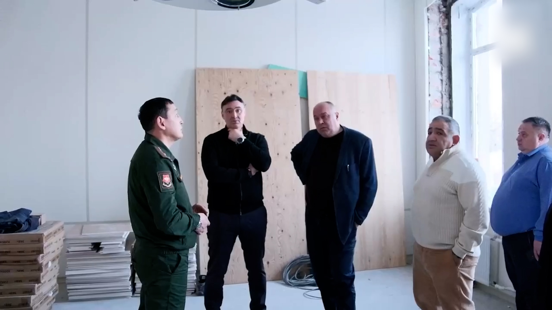 {Ремонтируют оперблок военного госпиталя}