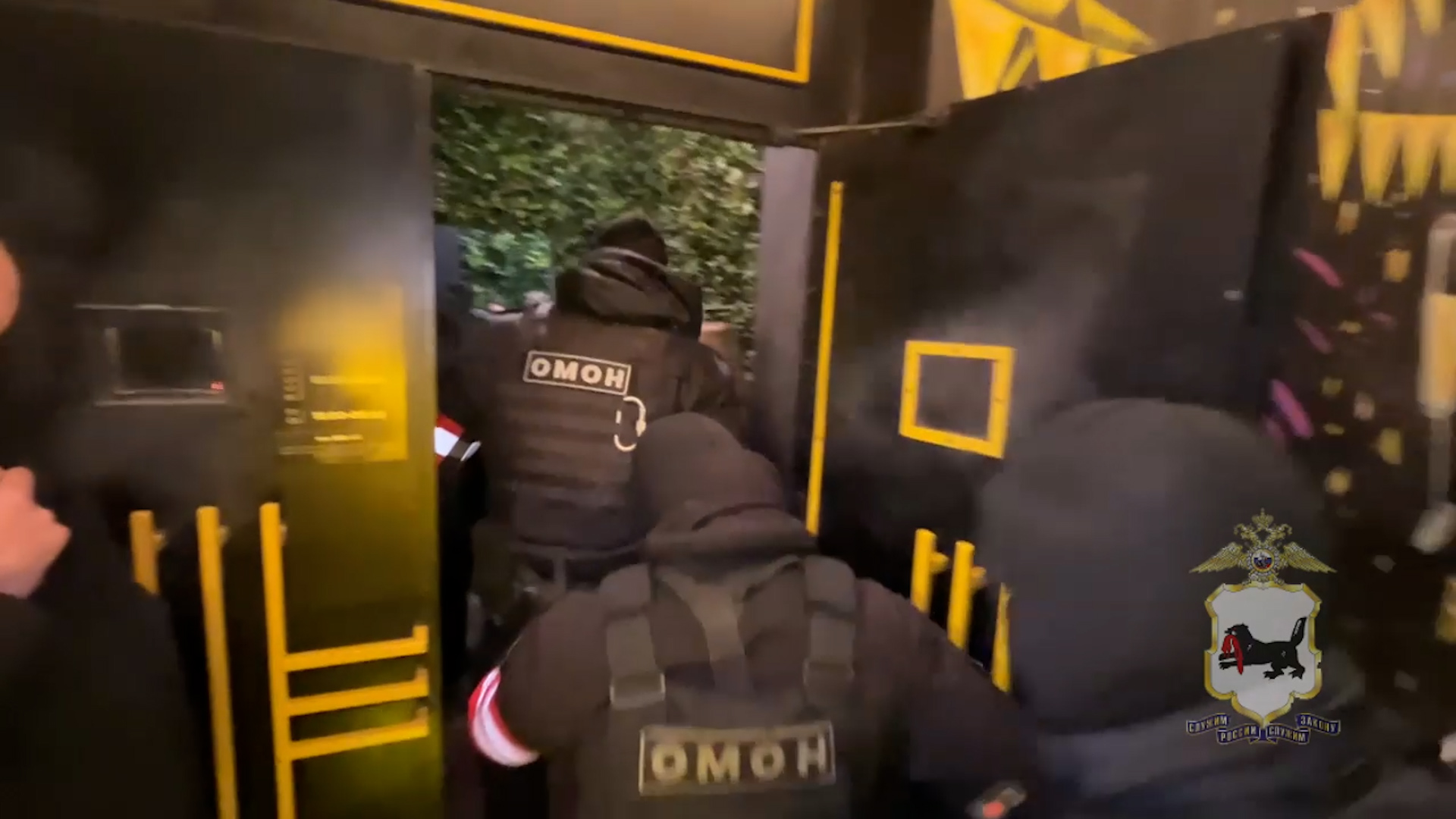 {Проводят предновогодние рейды}