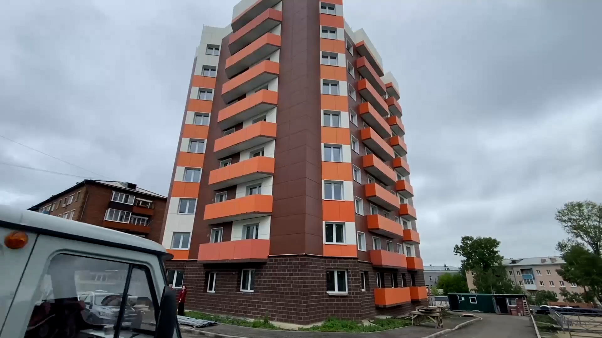 {Строят дом для переселения граждан}