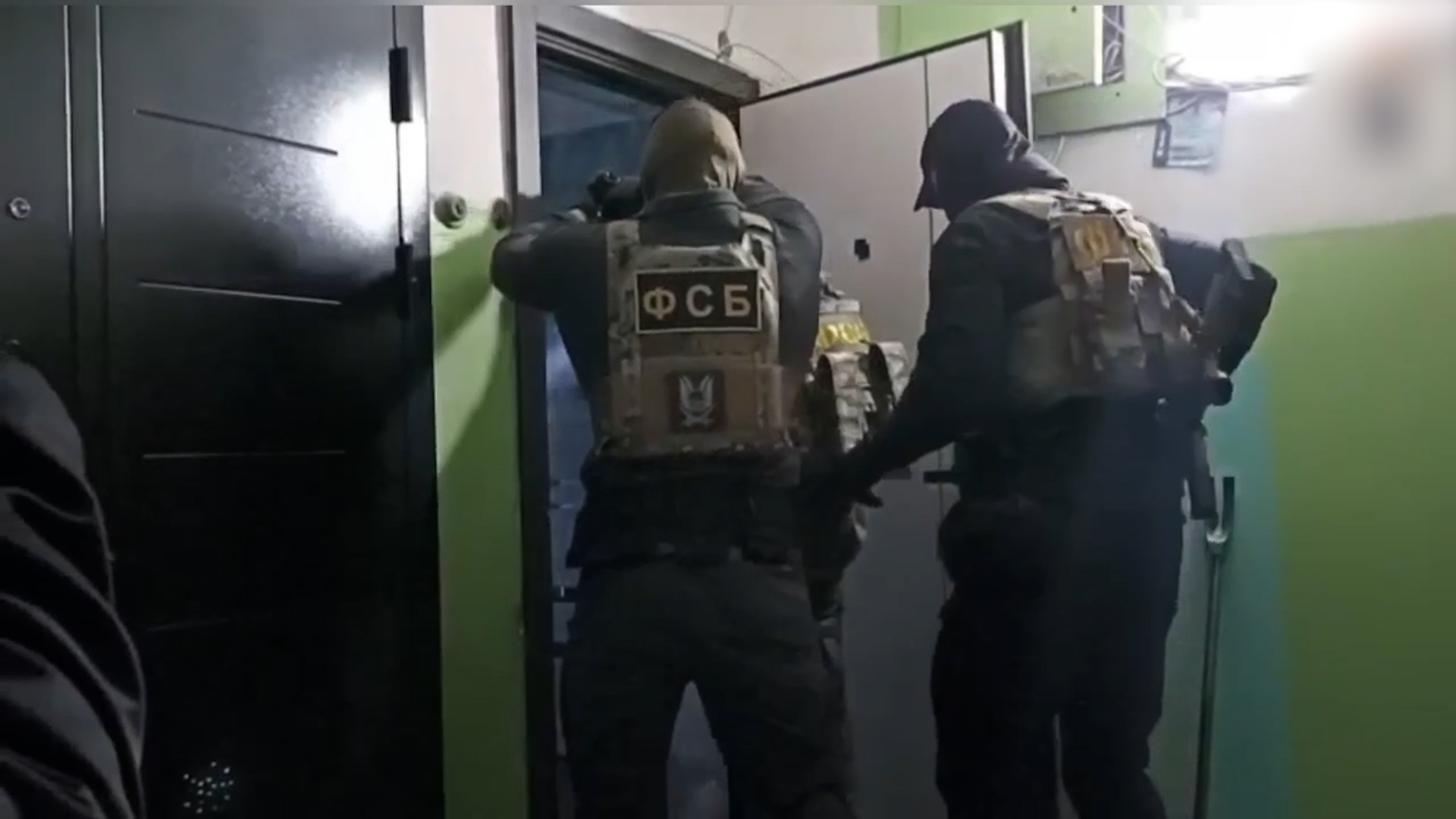 {Похитили человека и вымогали деньги}