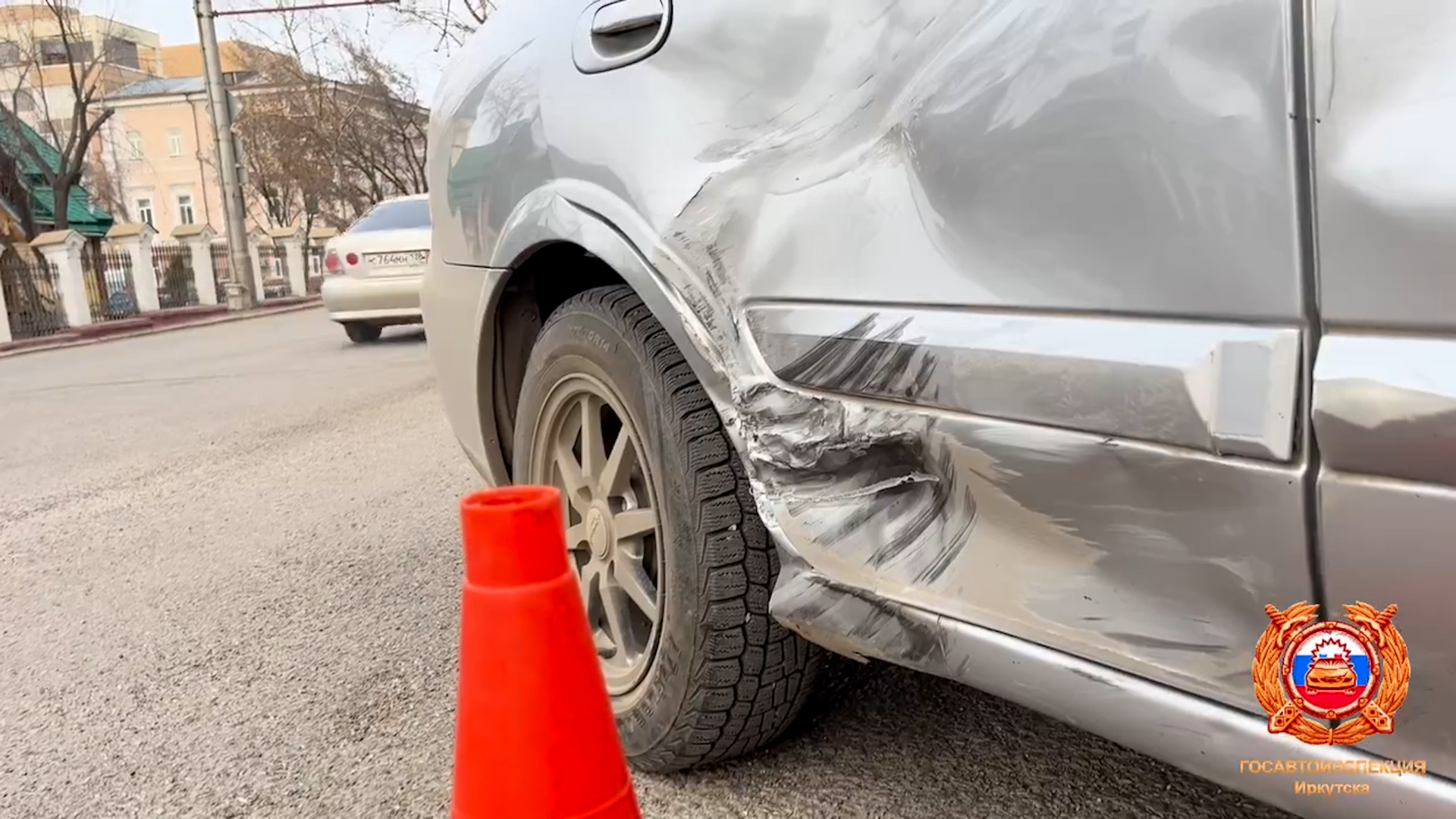 {Столкнулся с молодым мотоциклистом }