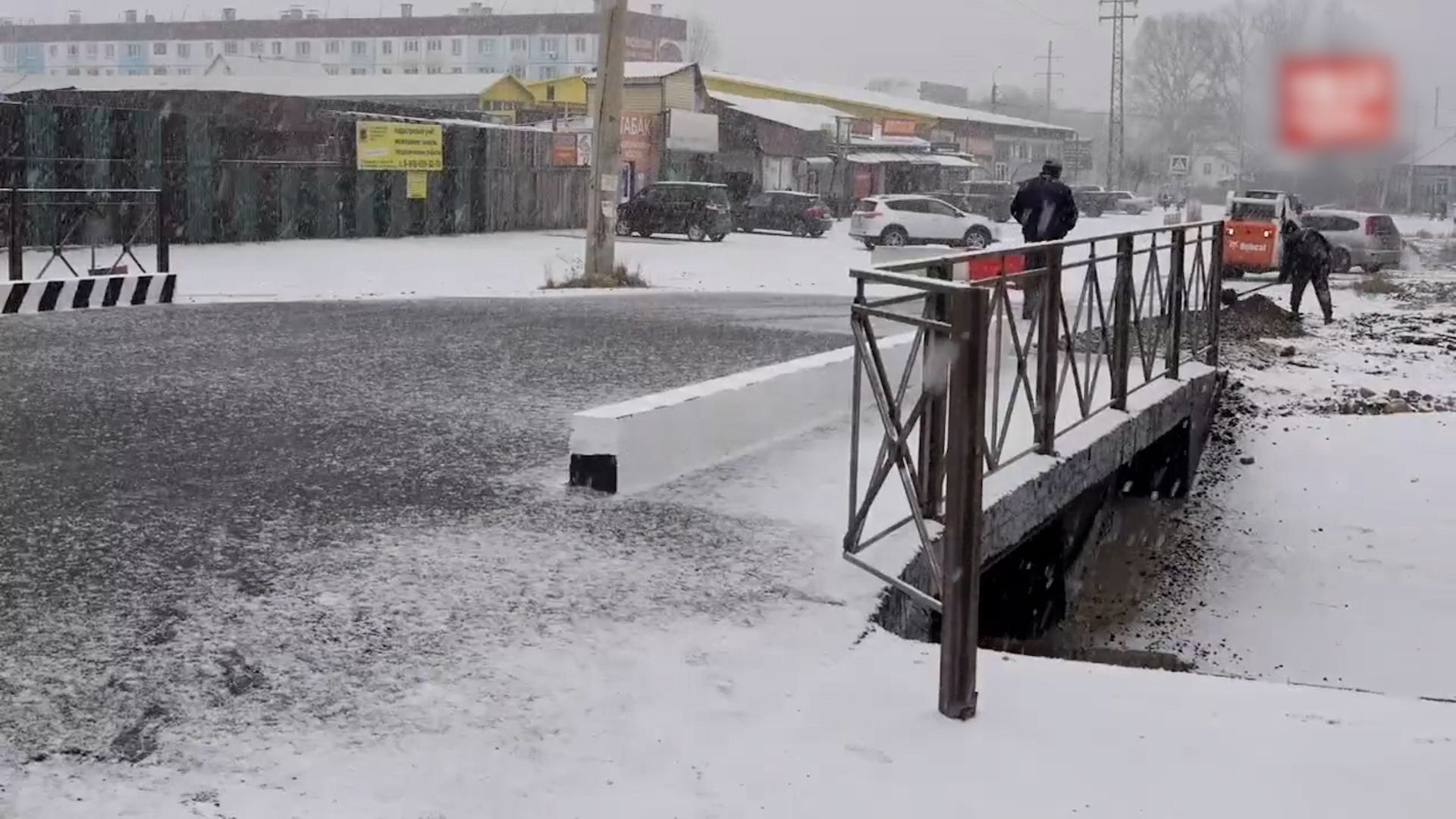 {Завершают работы на мосту }
