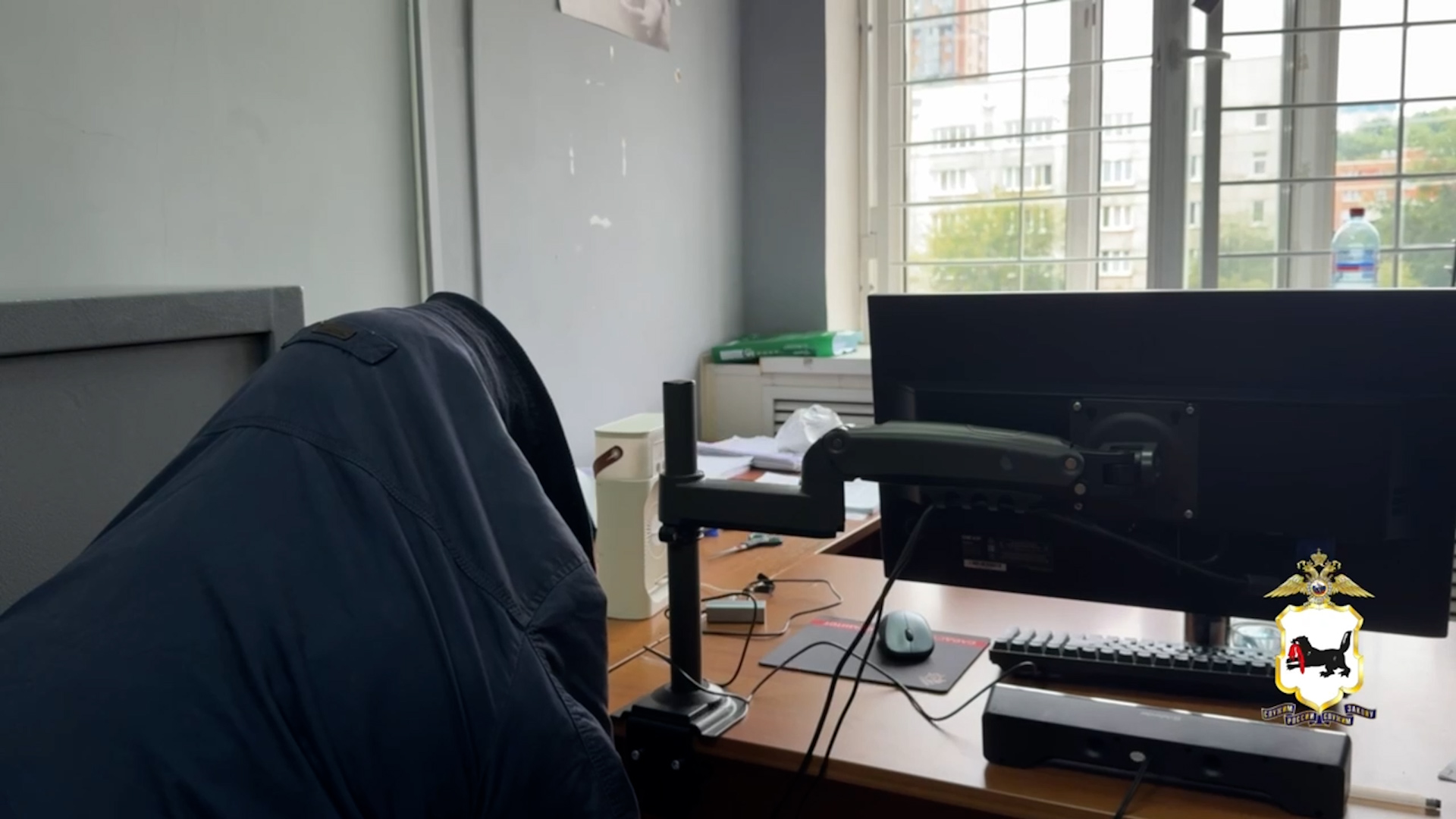 {Вовлек подростков в преступление}