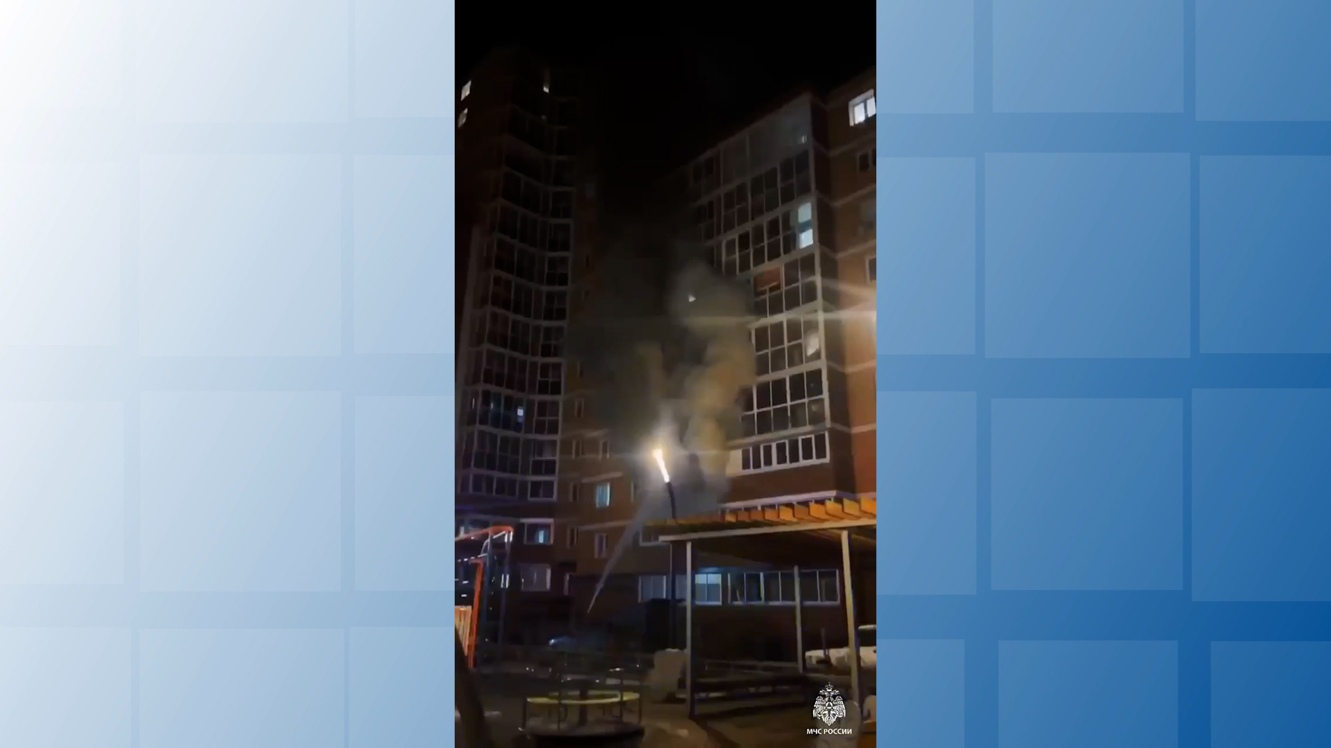 {Спасли людей на пожаре }