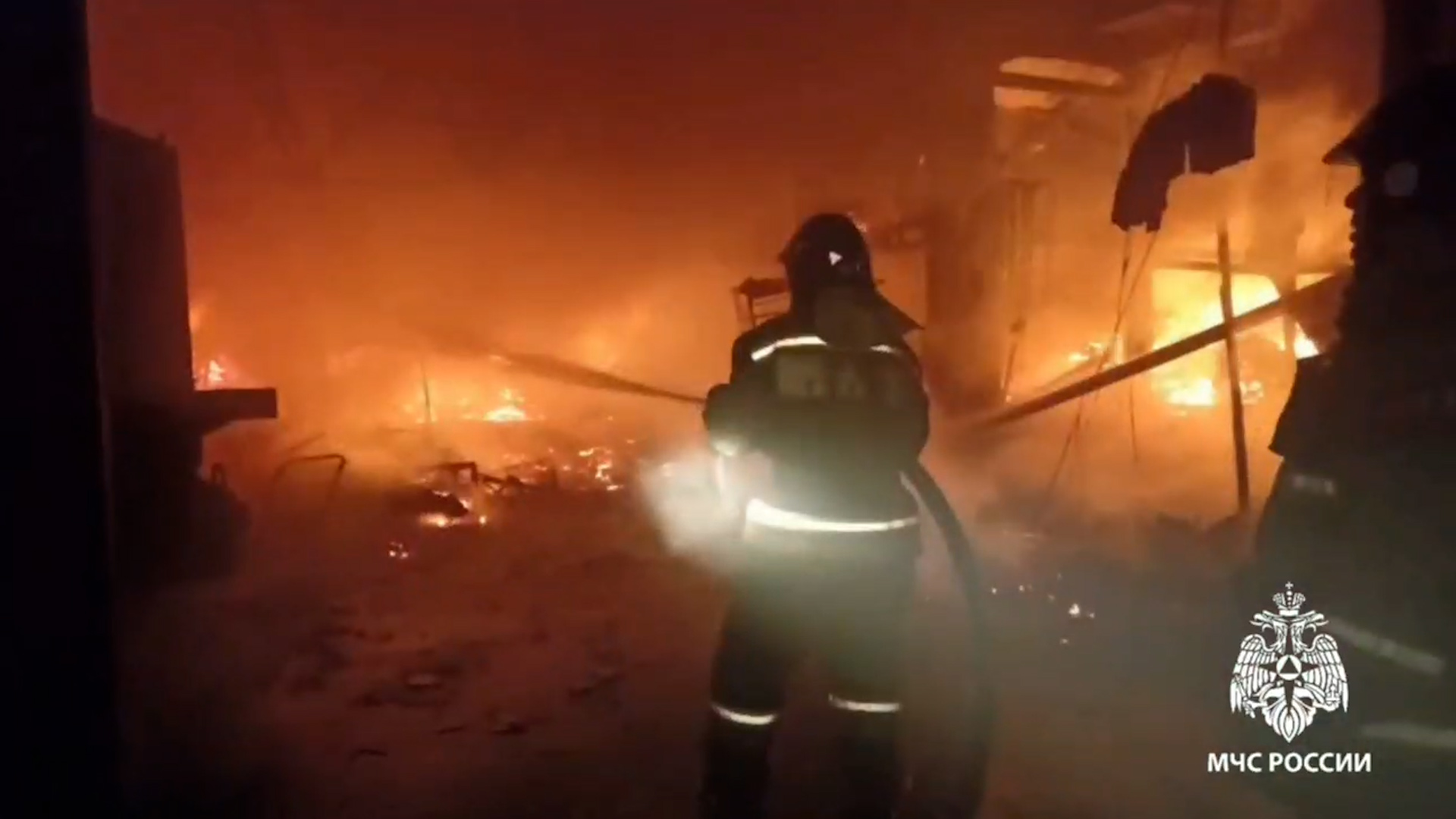 {Пожар в мебельных цехах}