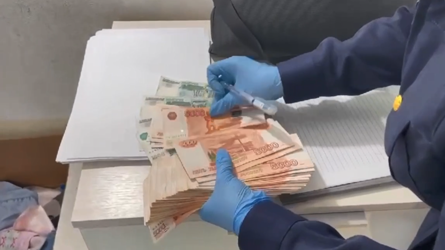 {Получил наказание за дачу взятки }