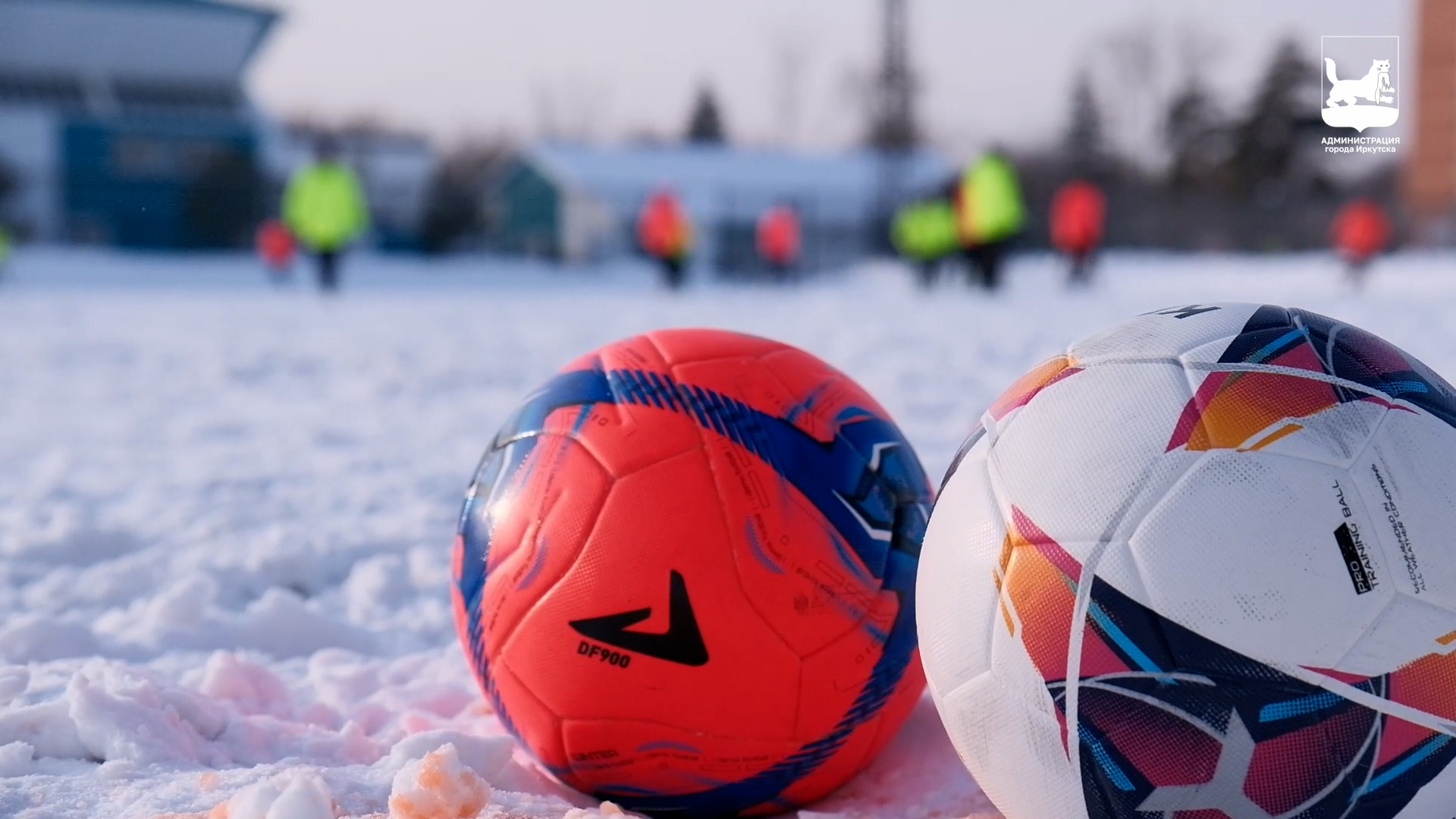 {Подготовили универсальное спортивное поле}