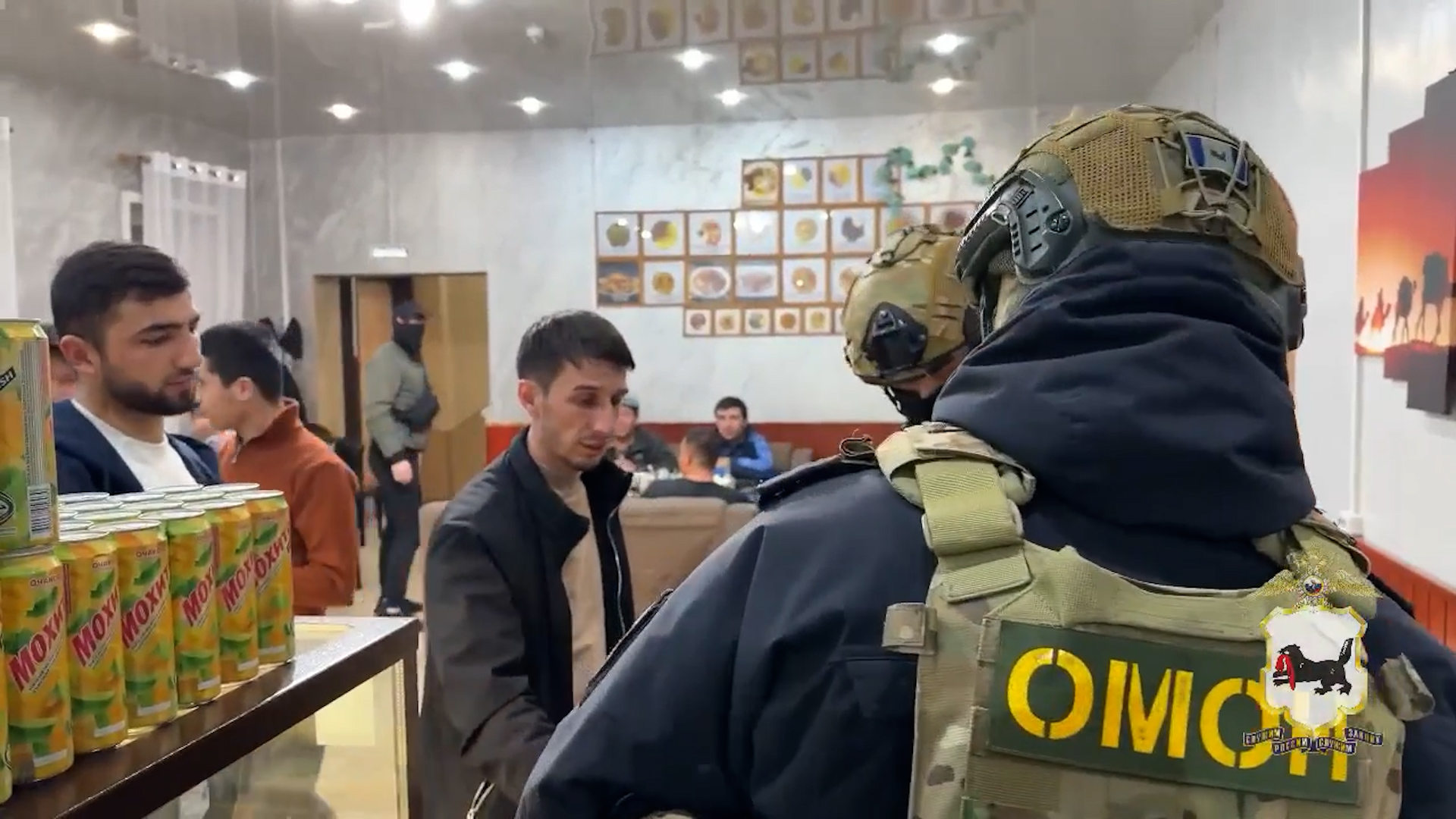 {Проверяют иностранцев}