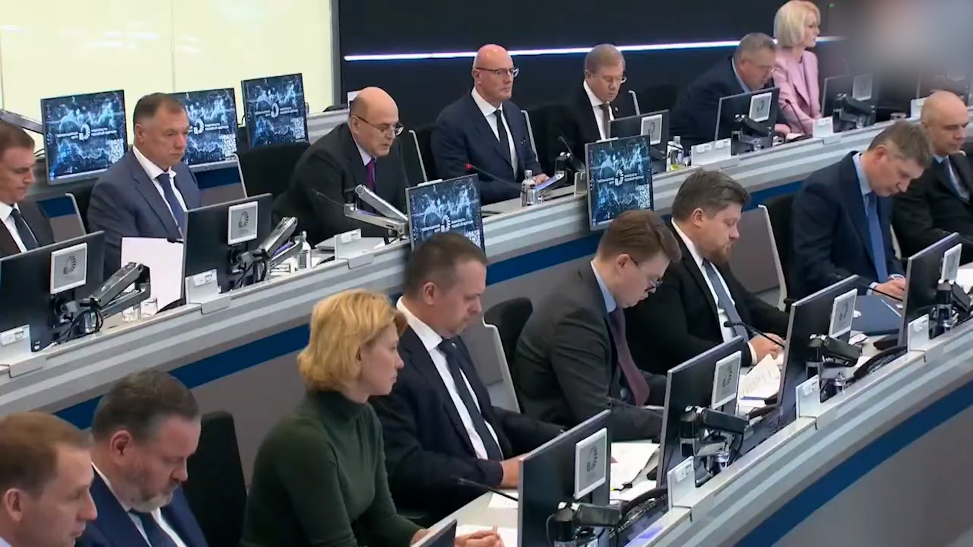 {Обсудили состояние туризма}