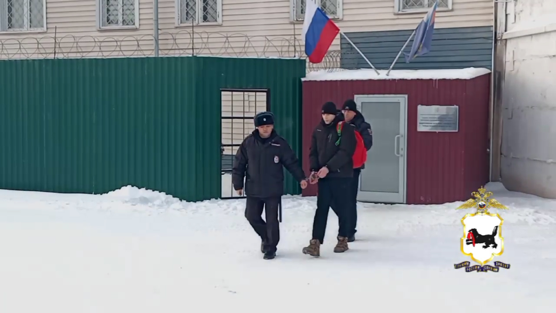 {Проверили мигрантов}