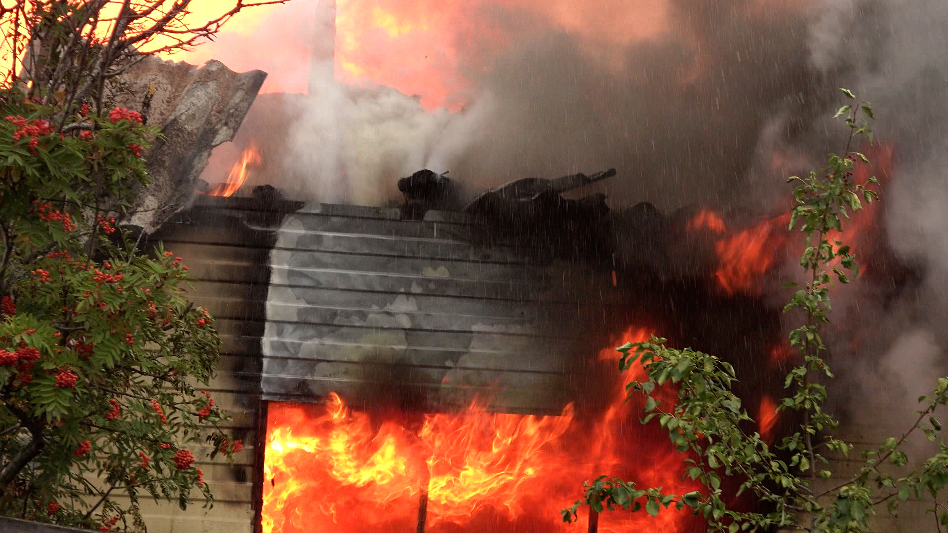 {Загорелся дом}