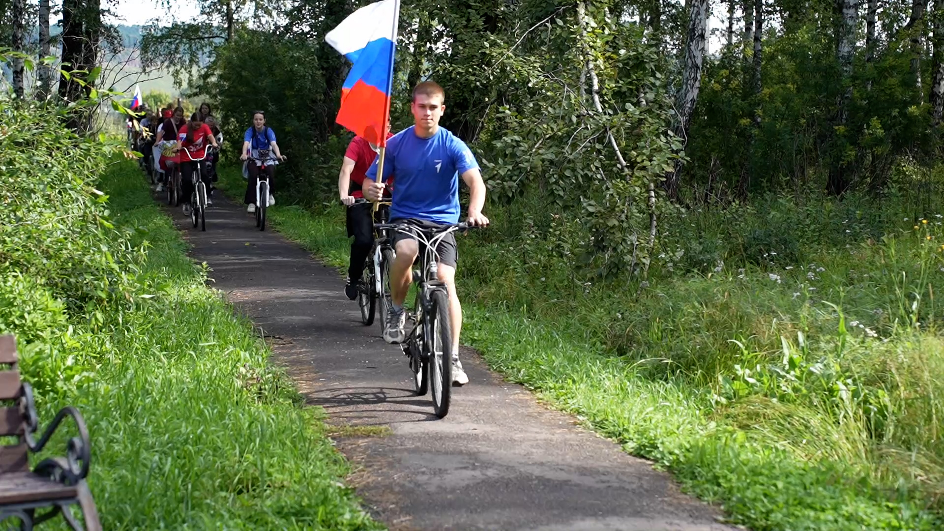 {Велопрогулка с флагом России }