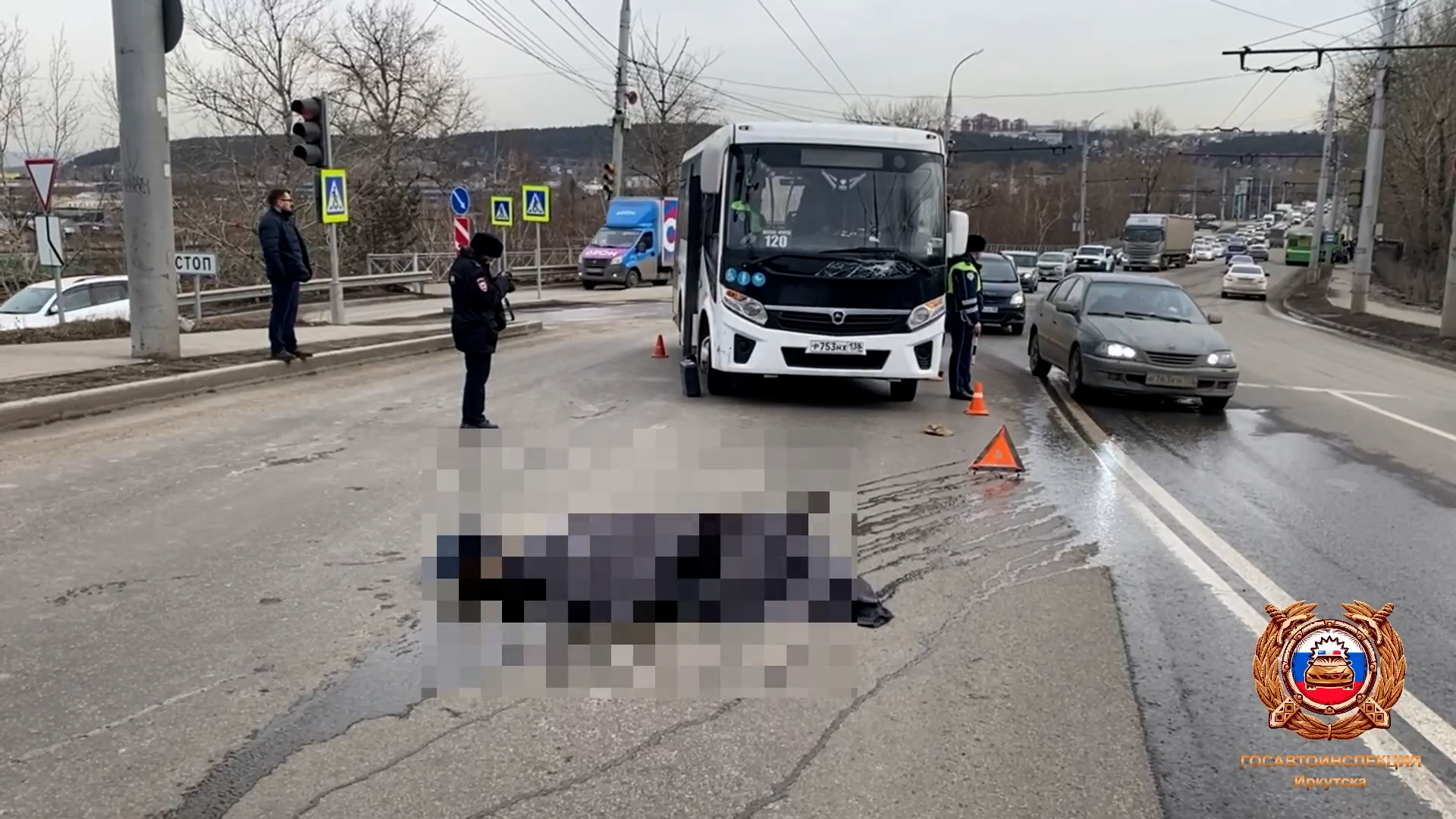 {Сбил пожилого пешехода }