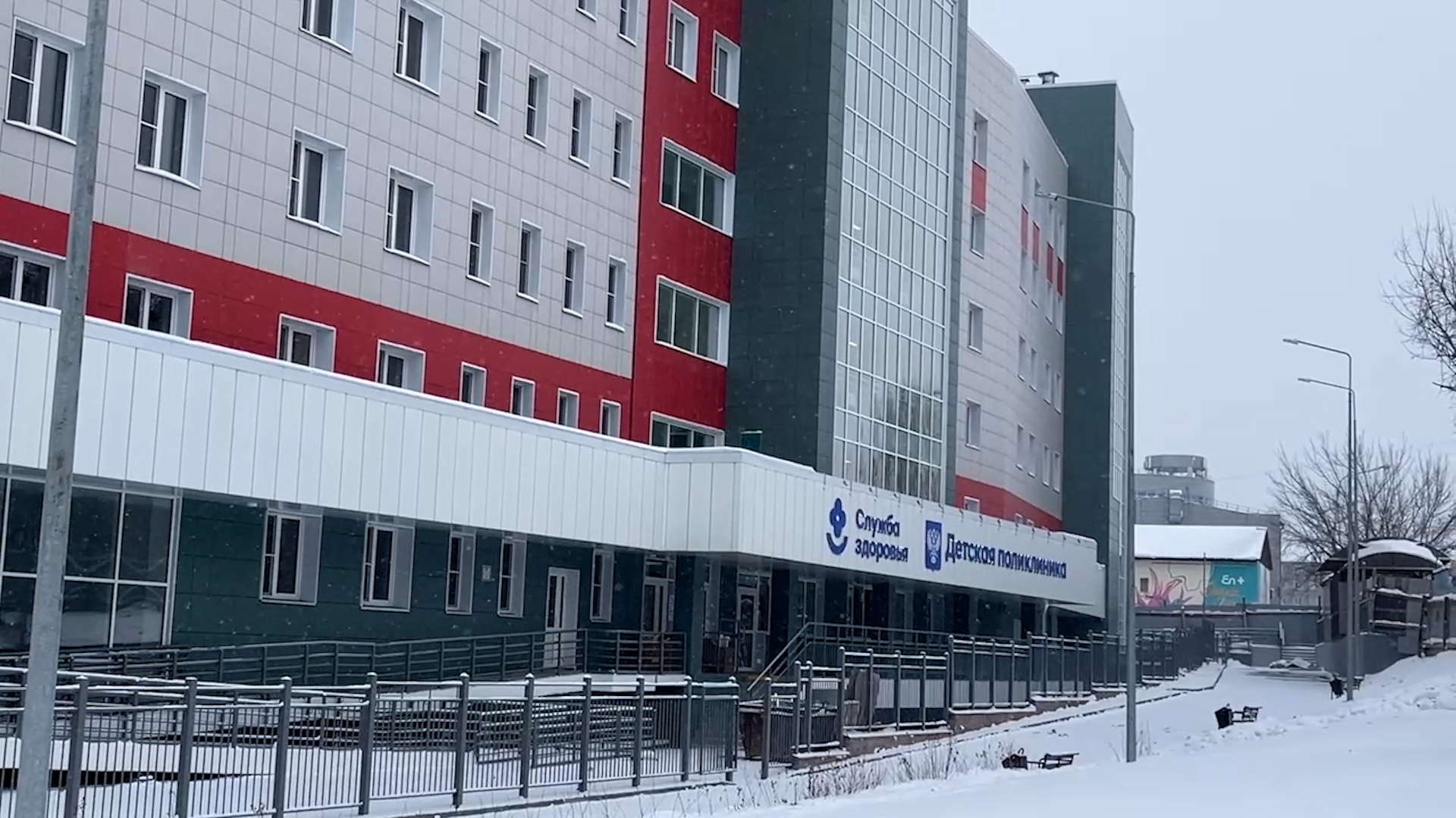 {Достроили здание поликлиники}