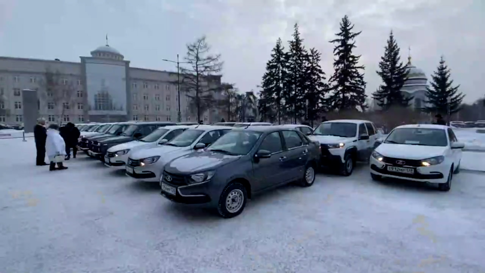 {Получили новые машины}