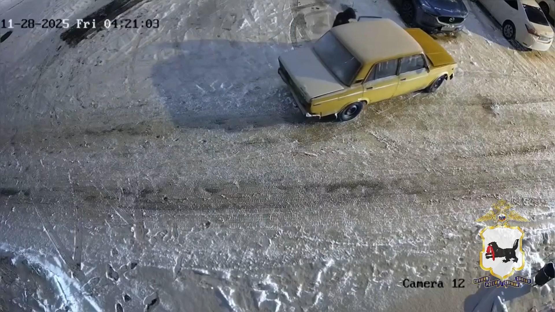 {Угнали незапертую машину}