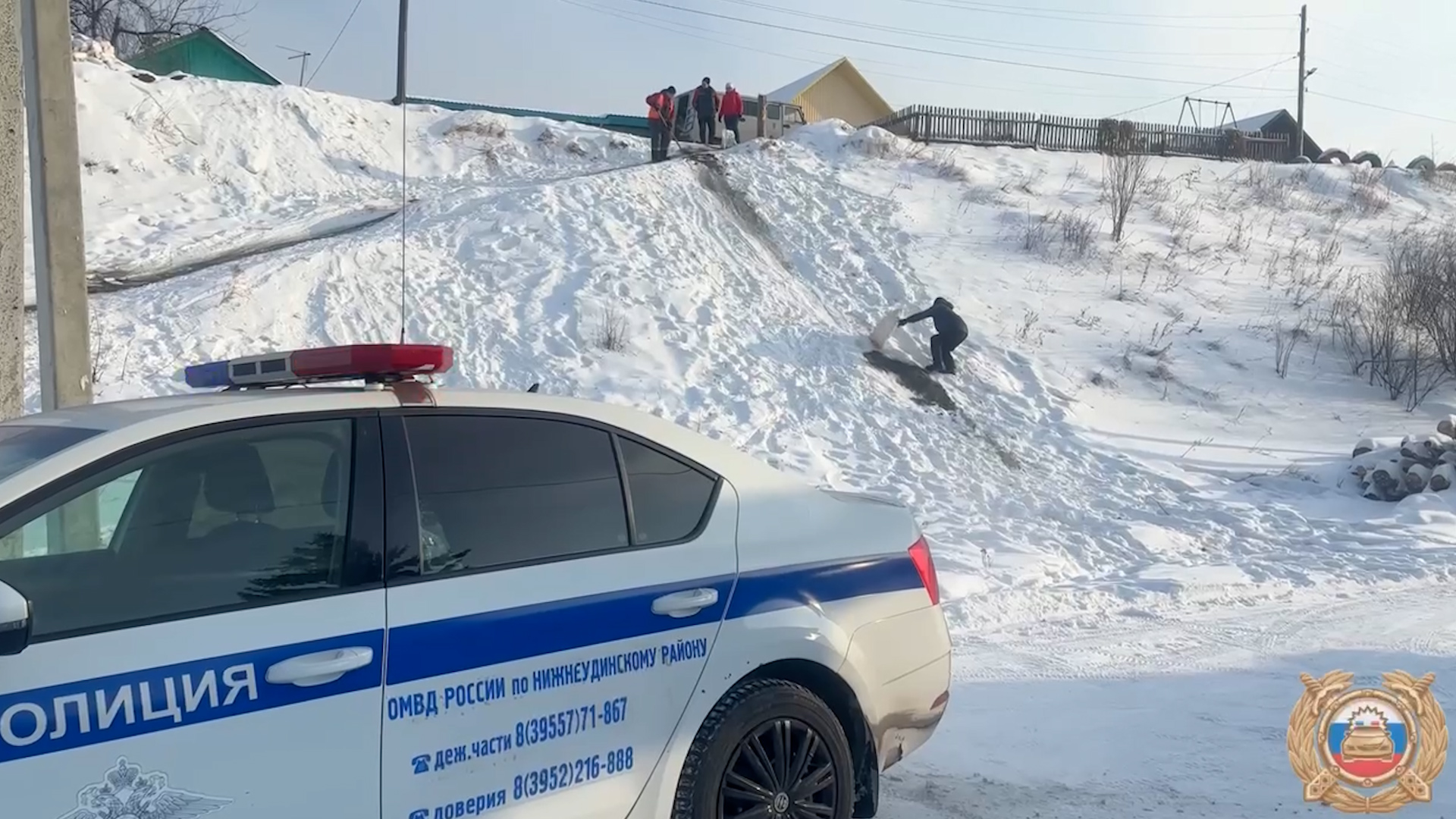 {Ликвидируют опасные спуски }