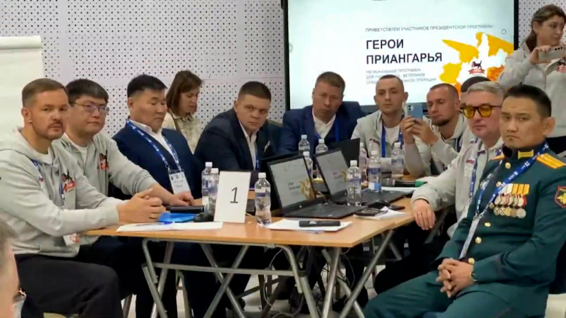 {Встретился с «Героями Приангарья»}