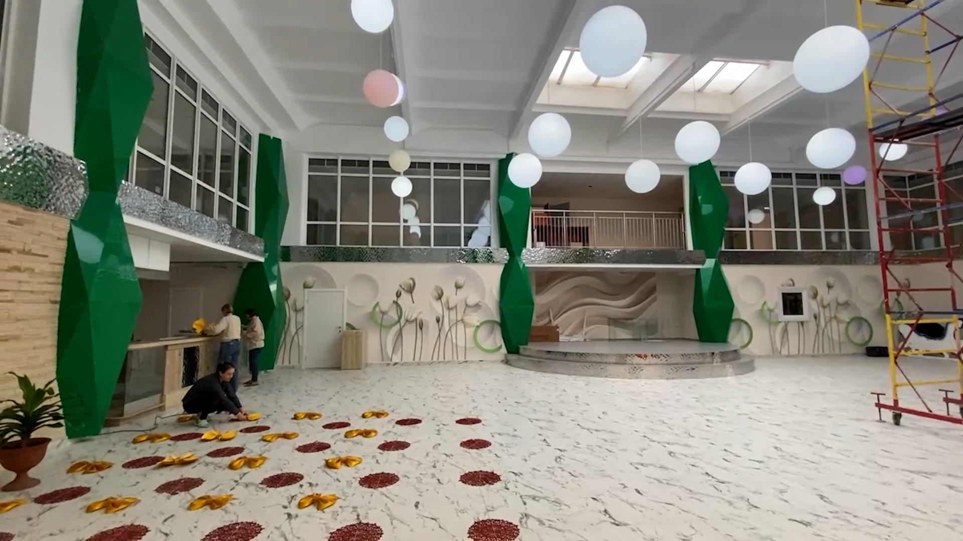 {Ремонтируют Дом культуры}