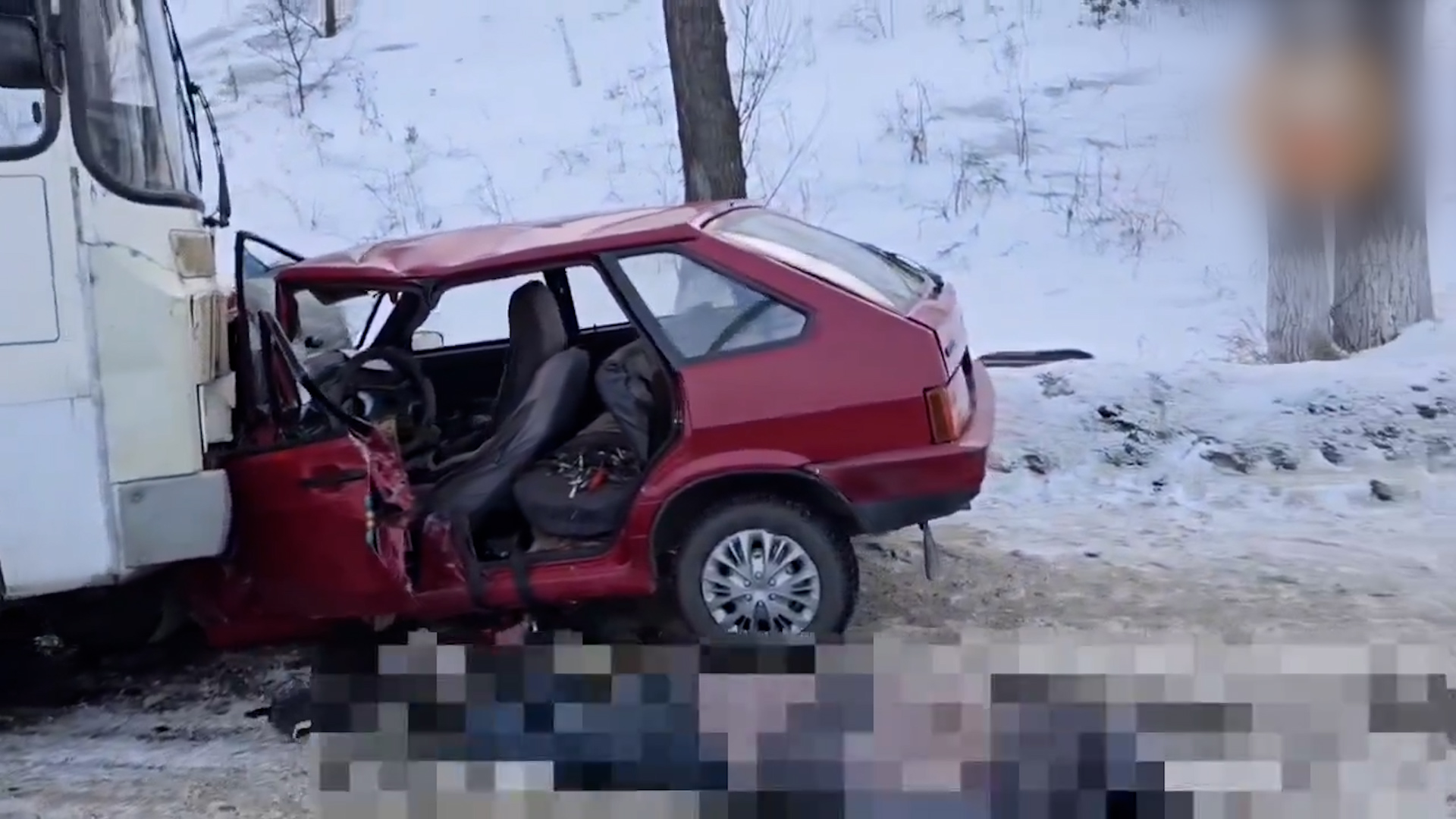 {Столкновение с автобусом }