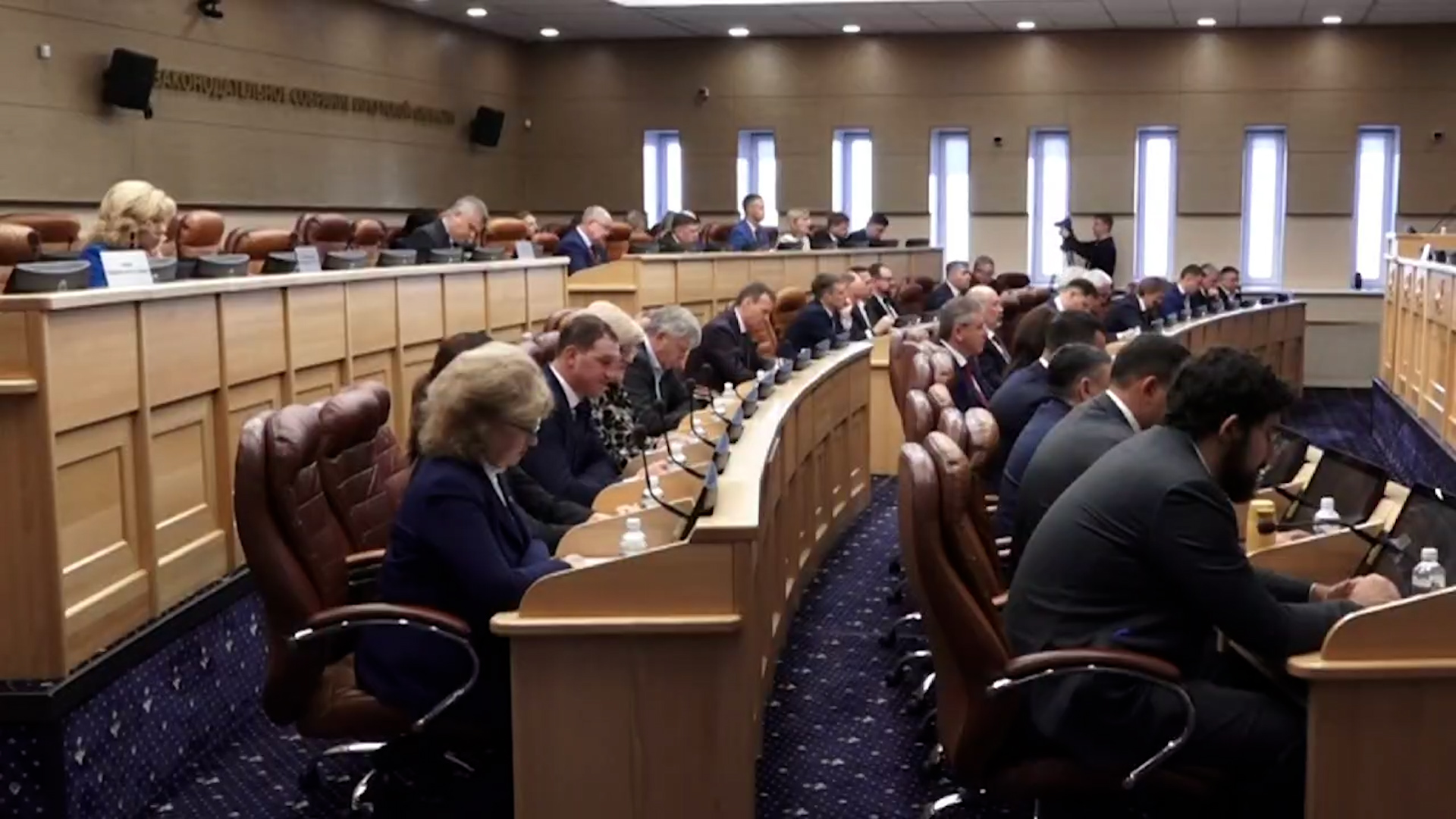 {Сессия законодательного собрания }