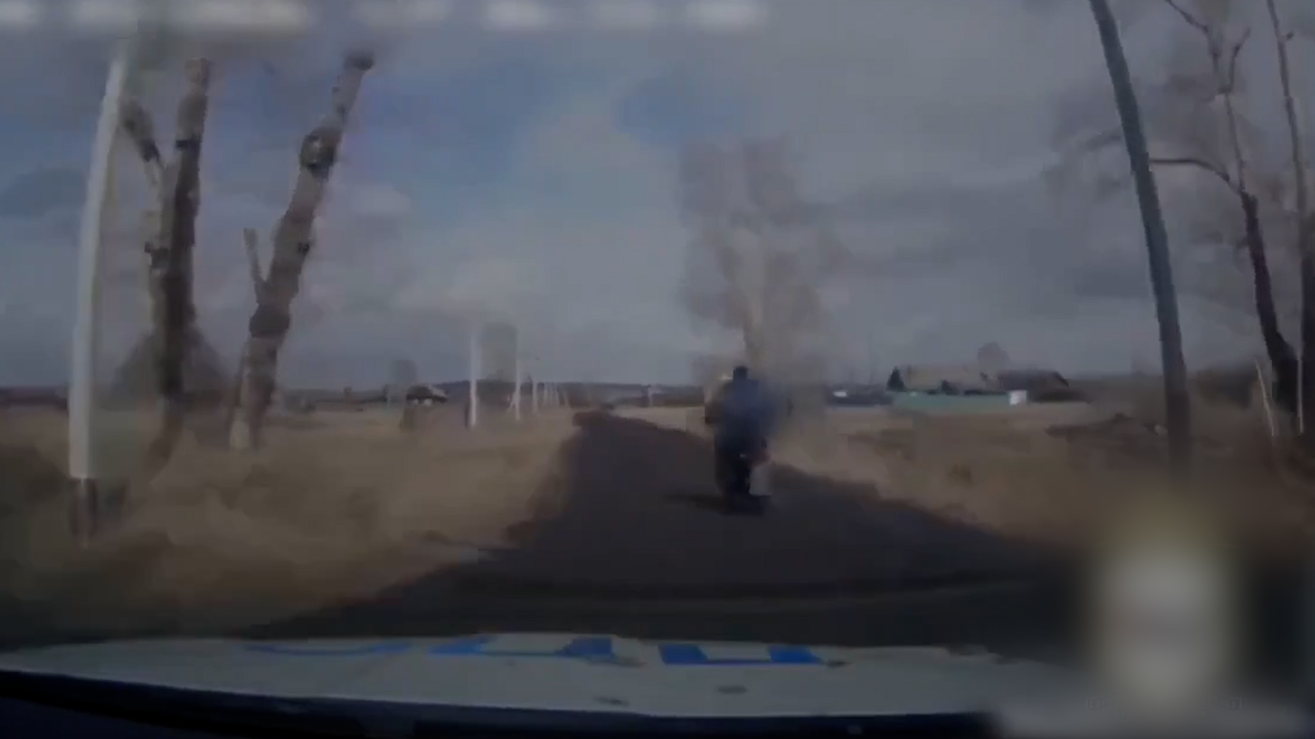 {Гонщик слетел с мотоцикла }