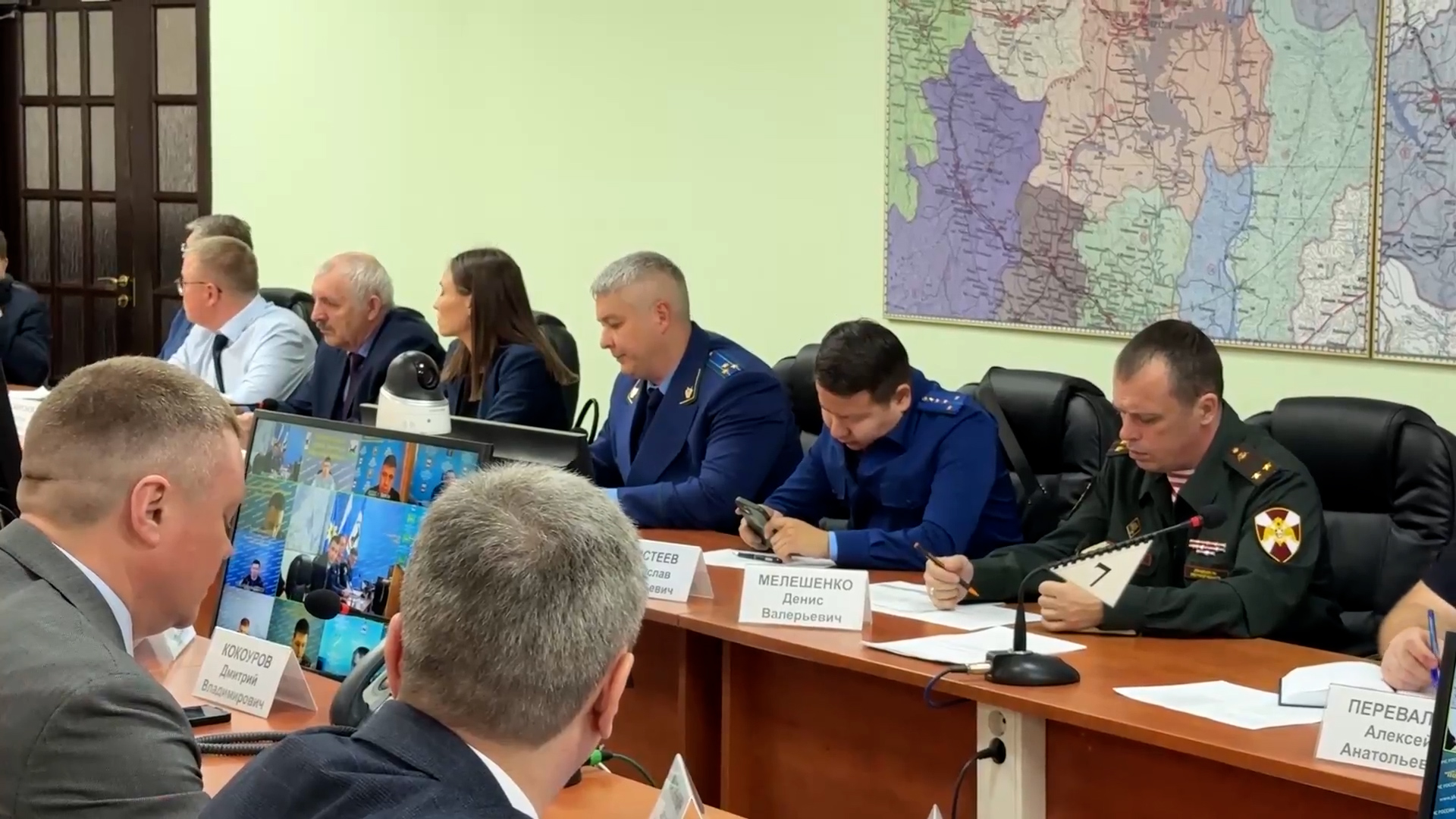 {Обсудили вскрытие рек}