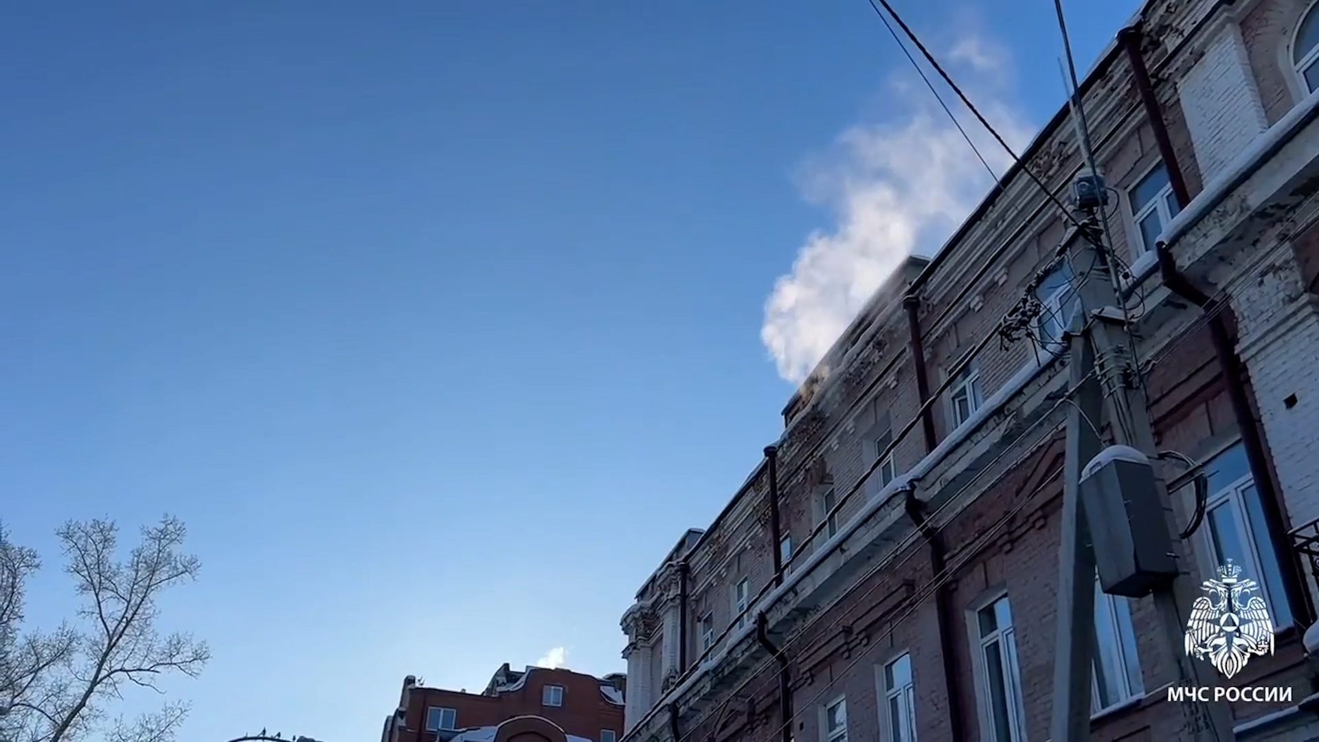 {Огонь в административном здании}