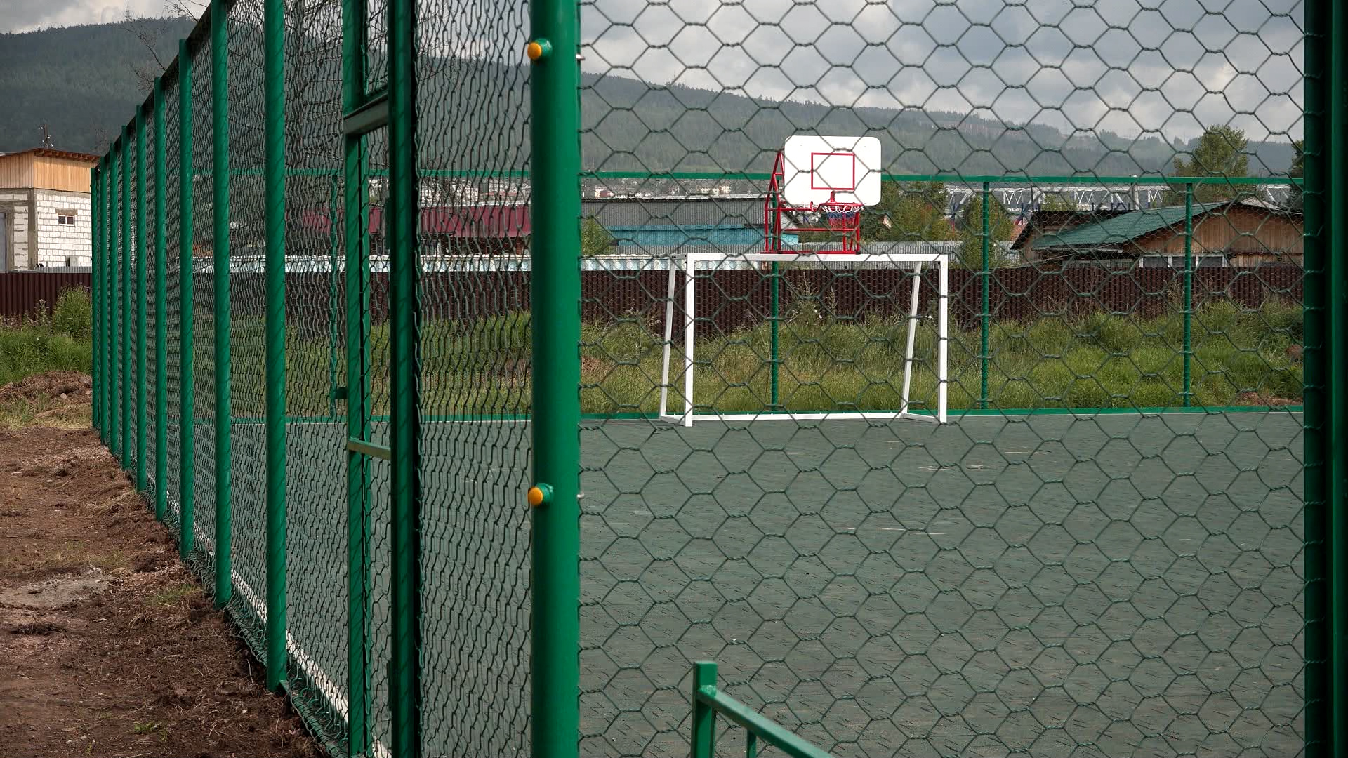 {Создают новую спортплощадку}