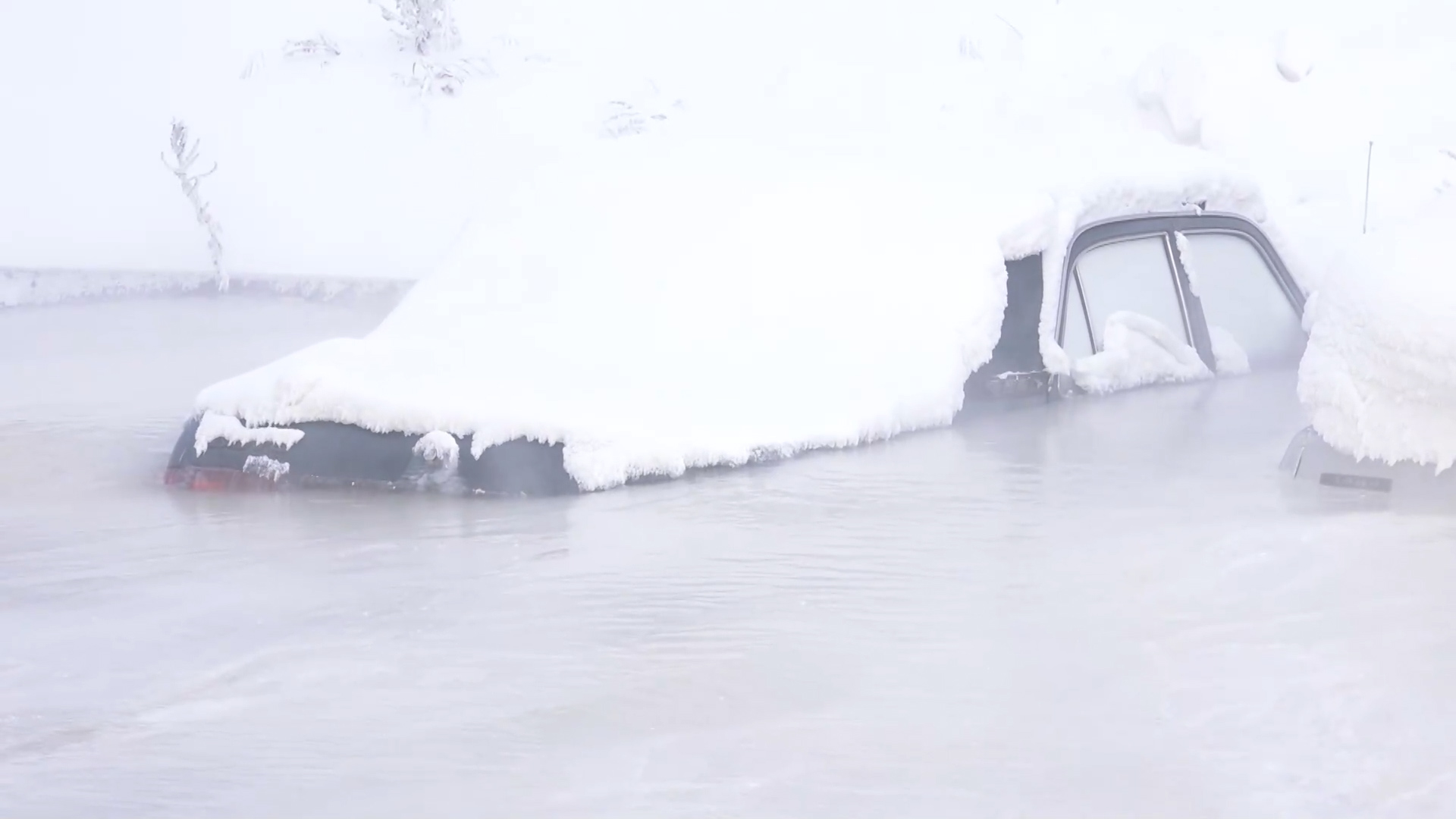 {Забитые колодцы и затопленные дворы }